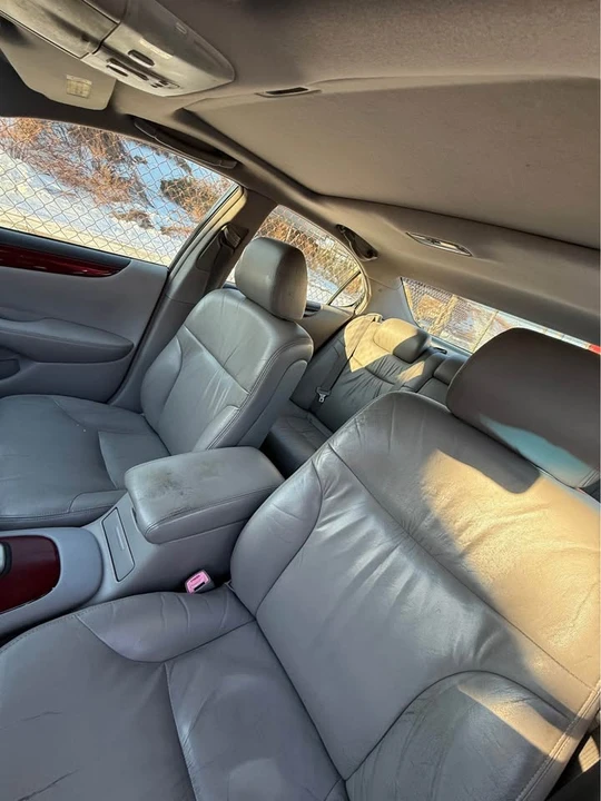 2004 Lexus ES 4th Gen - Image 2 of 10