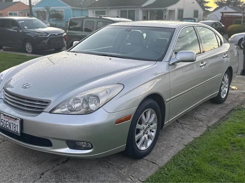 2004 Lexus ES 4th Gen - Image 2 of 10