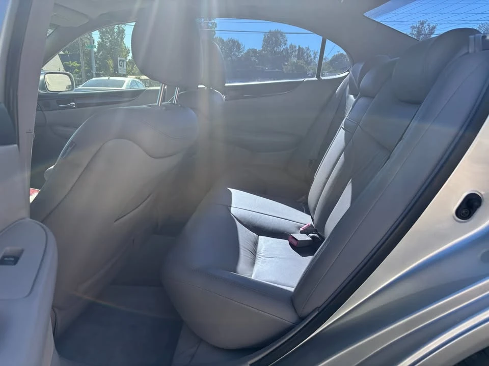 2004 Lexus ES 4th Gen - Image 10 of 14