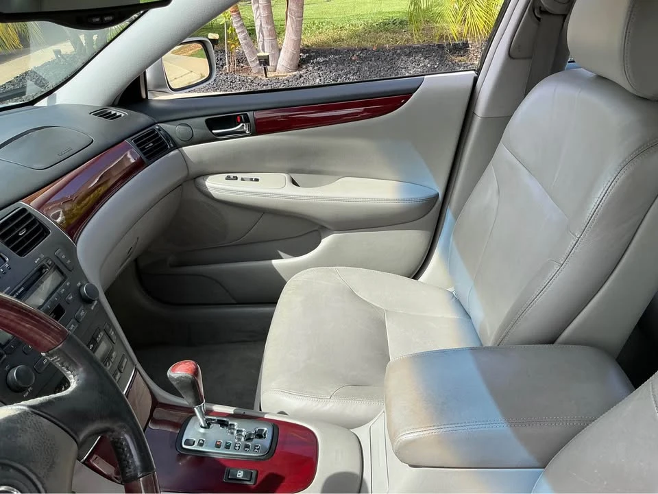 2004 Lexus ES 4th Gen - Image 2 of 10