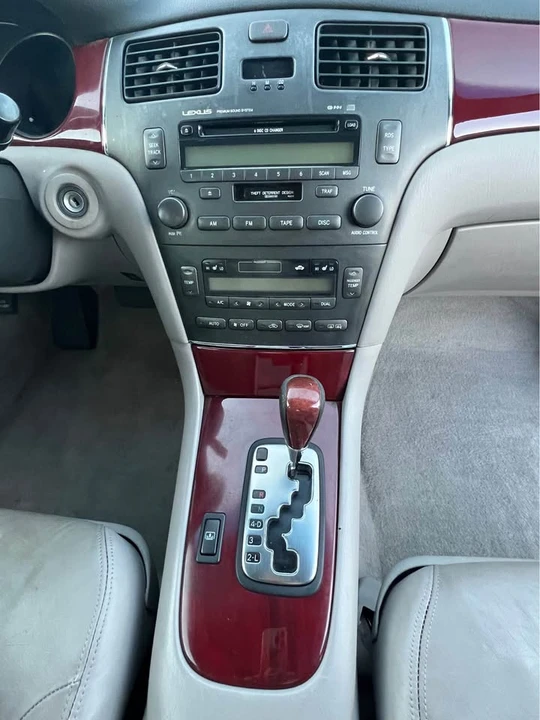 2004 Lexus ES 4th Gen - Image 3 of 10