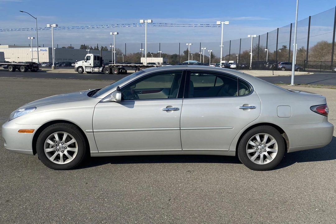 2004 Lexus ES 4th Gen - Image 3 of 31