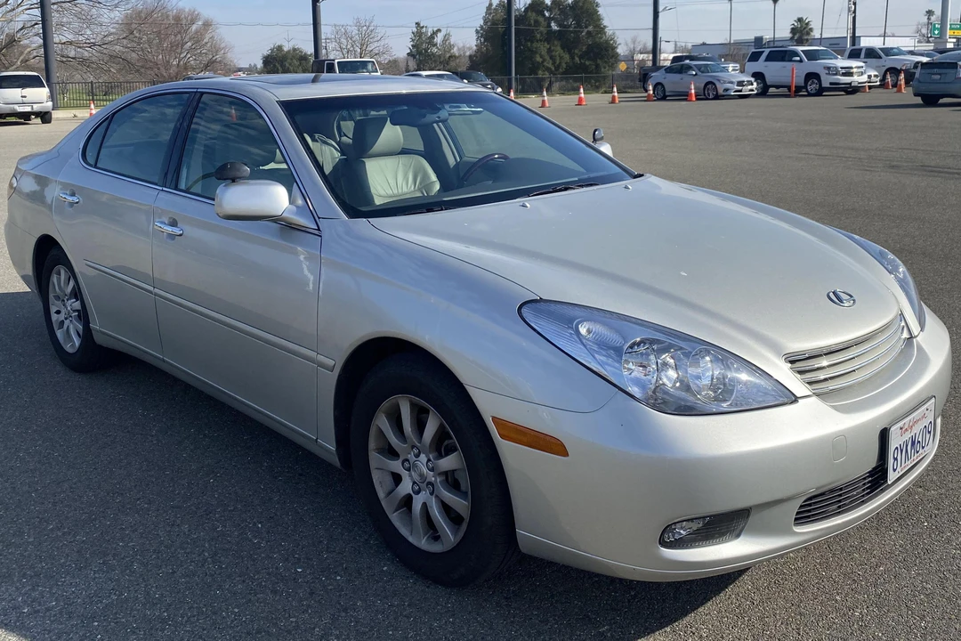 2004 Lexus ES 4th Gen - Image 2 of 31