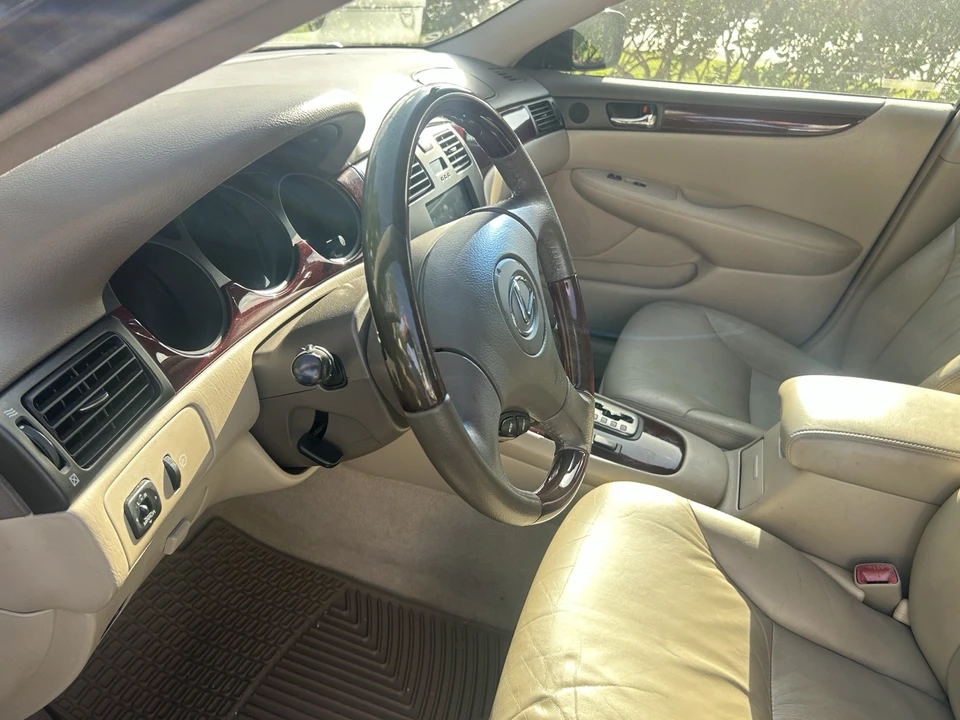 2004 Lexus ES 4th Gen - Image 14 of 22