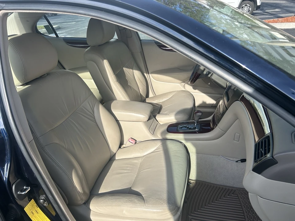 2004 Lexus ES 4th Gen - Image 16 of 22
