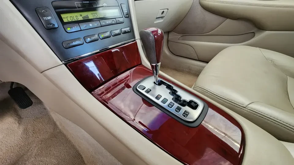 2004 Lexus ES 4th Gen - Image 15 of 20