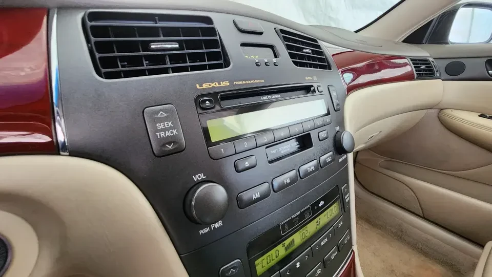 2004 Lexus ES 4th Gen - Image 13 of 20