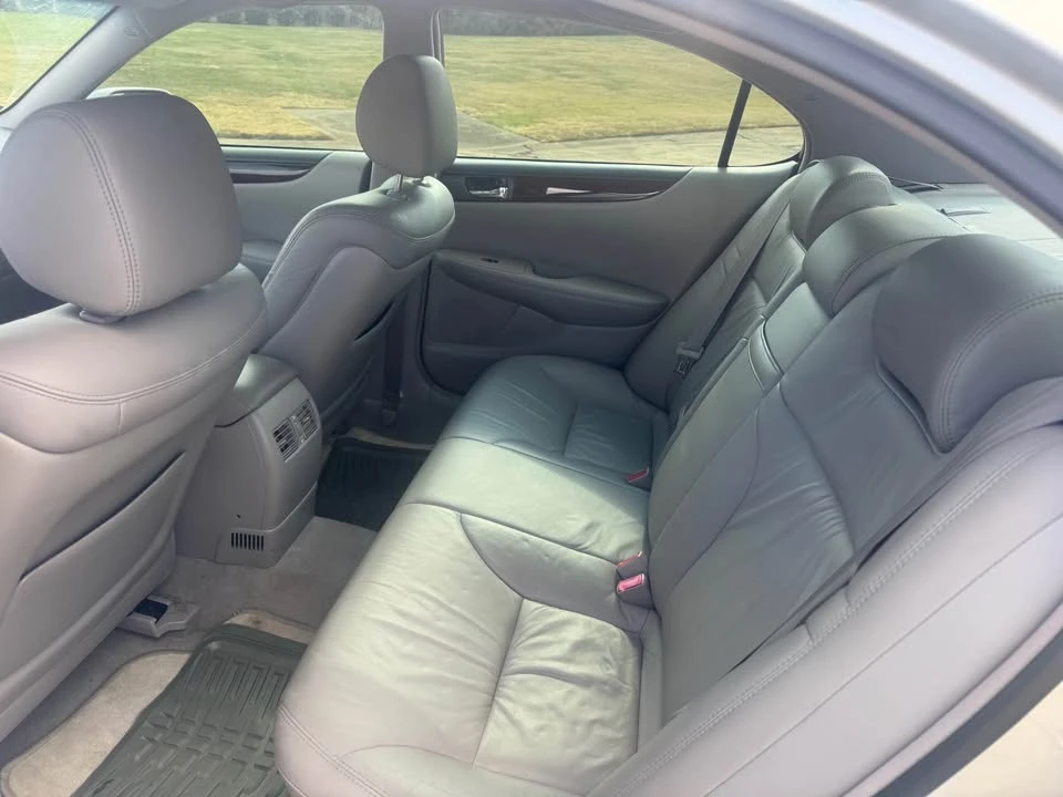 2004 Lexus ES 4th Gen - Image 15 of 18