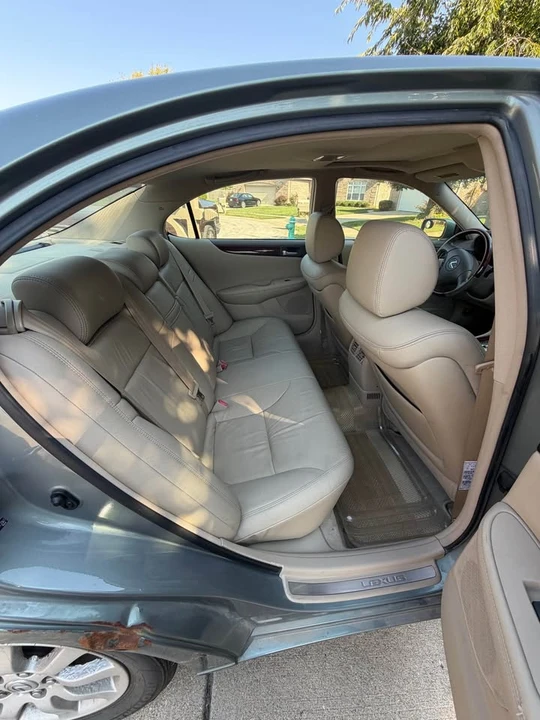 2004 Lexus ES 4th Gen - Image 9 of 12