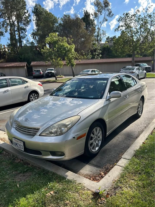 2004 Lexus ES 4th Gen - Image 2 of 12
