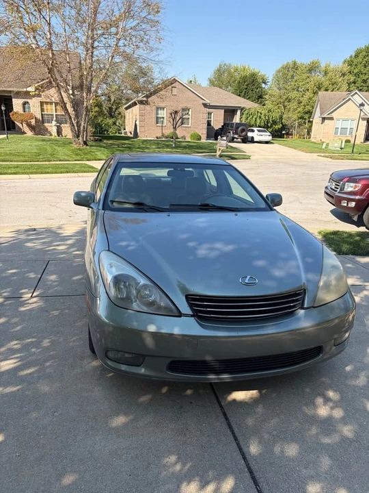 2004 Lexus ES 4th Gen - Image 2 of 12