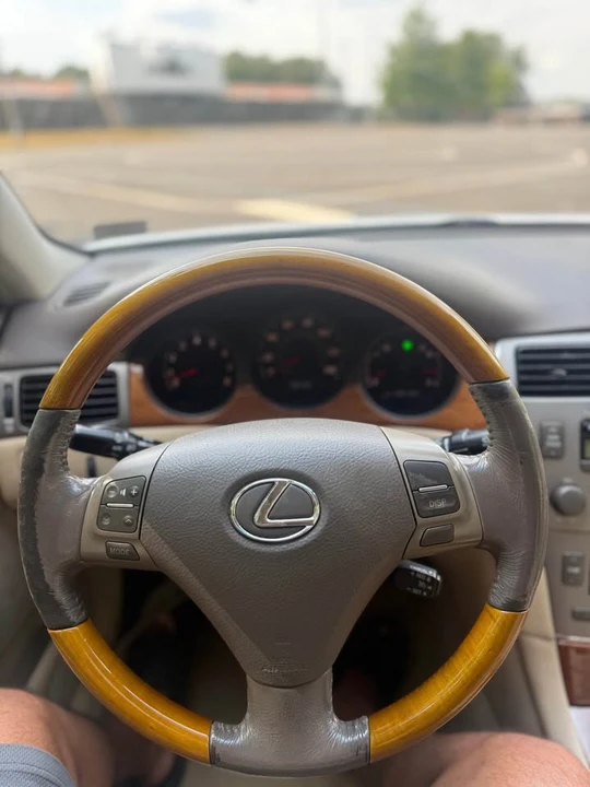 2004 Lexus ES 3rd Gen - Image 9 of 16