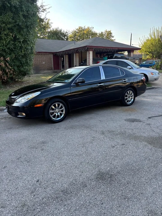 2004 Lexus ES 4th Gen - Image 2 of 18