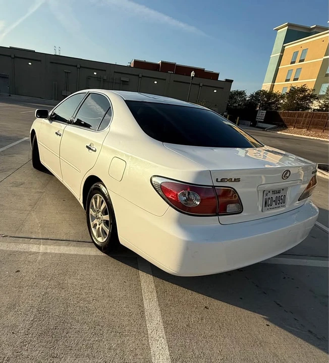 2004 Lexus ES 3rd Gen - Image 2 of 18