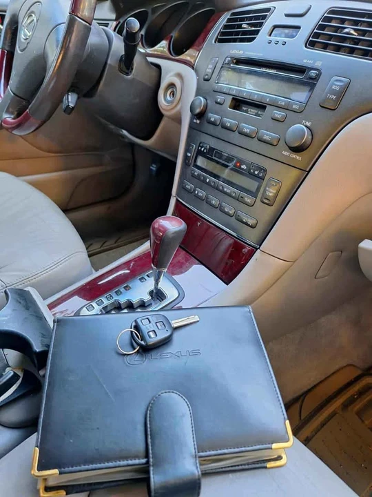 2004 Lexus ES 4th Gen - Image 12 of 16