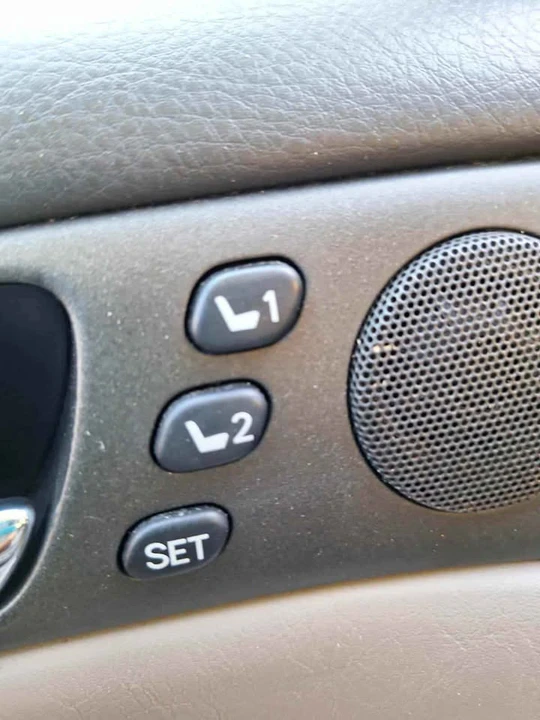 2004 Lexus ES 4th Gen - Image 11 of 16