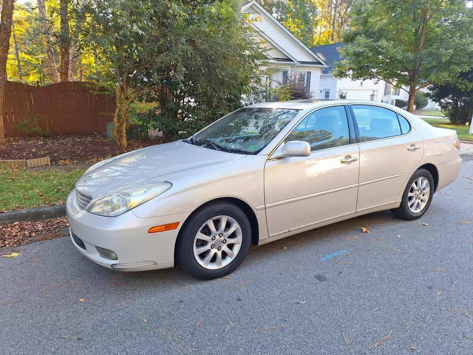 2004 Lexus ES 4th Gen - Image 2 of 16