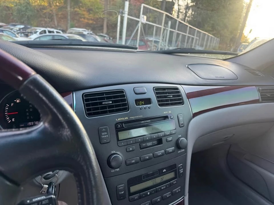 2004 Lexus ES 4th Gen - Image 17 of 18