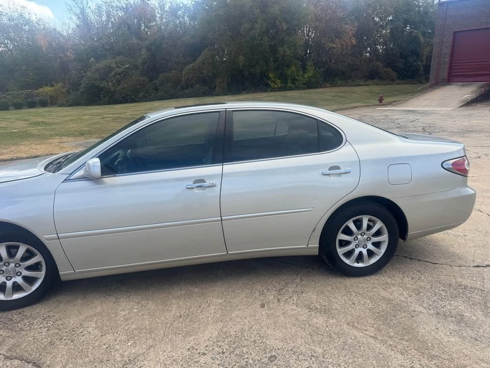 2004 Lexus ES 4th Gen - Image 12 of 18