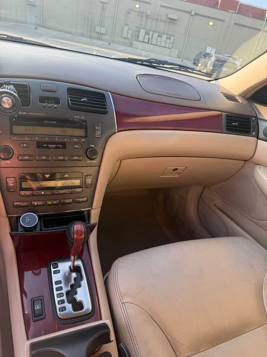 2004 Lexus ES 3rd Gen - Image 5 of 18