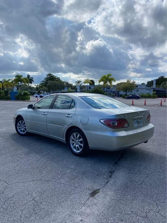 2004 Lexus ES 4th Gen - Image 4 of 11