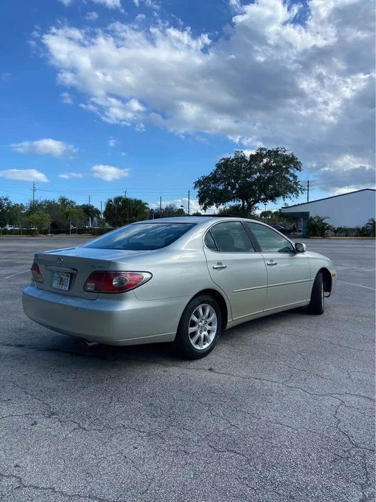 2004 Lexus ES 4th Gen - Image 2 of 11