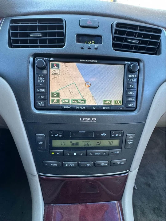 2004 Lexus ES 4th Gen - Image 9 of 12