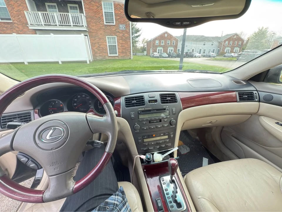 2004 Lexus ES 4th Gen - Image 9 of 14