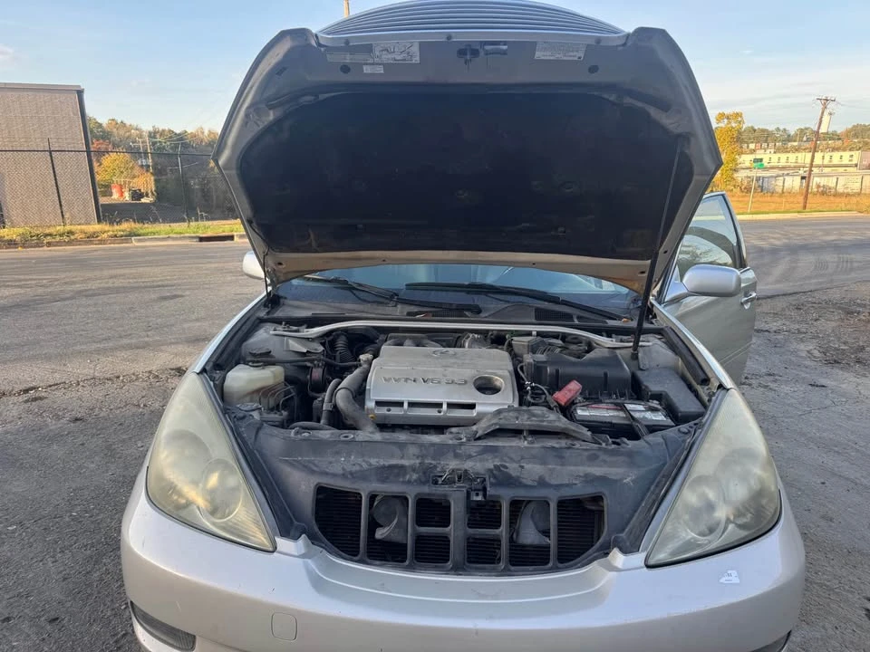 2004 Lexus ES 4th Gen - Image 16 of 18