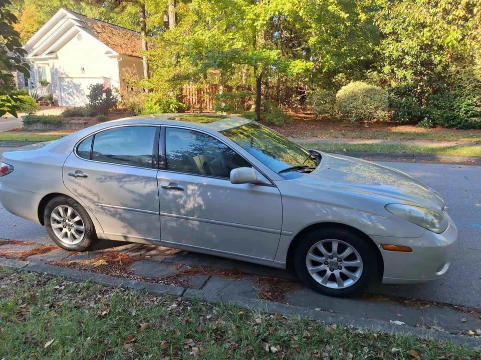 2004 Lexus ES 4th Gen - Image 4 of 16
