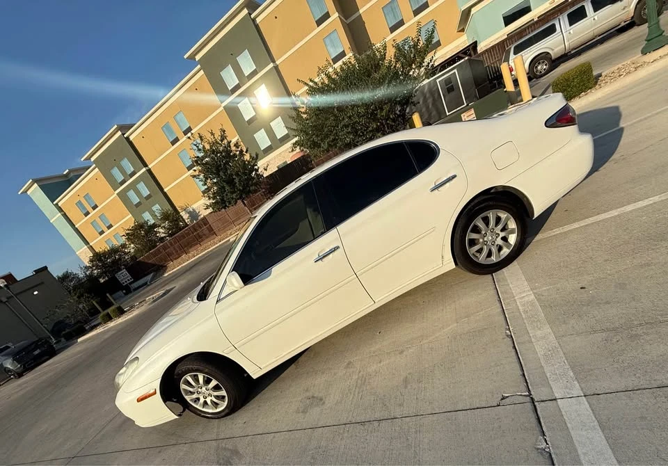 2004 Lexus ES 3rd Gen - Image 4 of 18