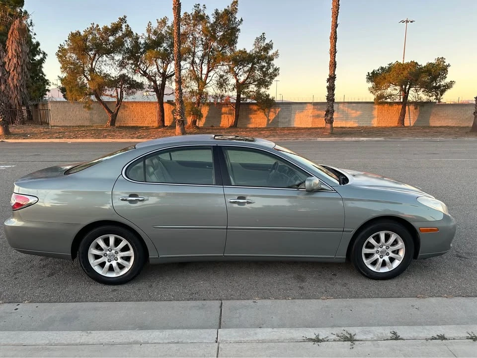 2004 Lexus ES 4th Gen - Image 2 of 14