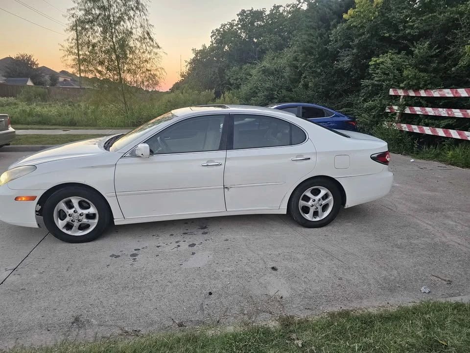 2004 Lexus ES 4th Gen - Image 2 of 11