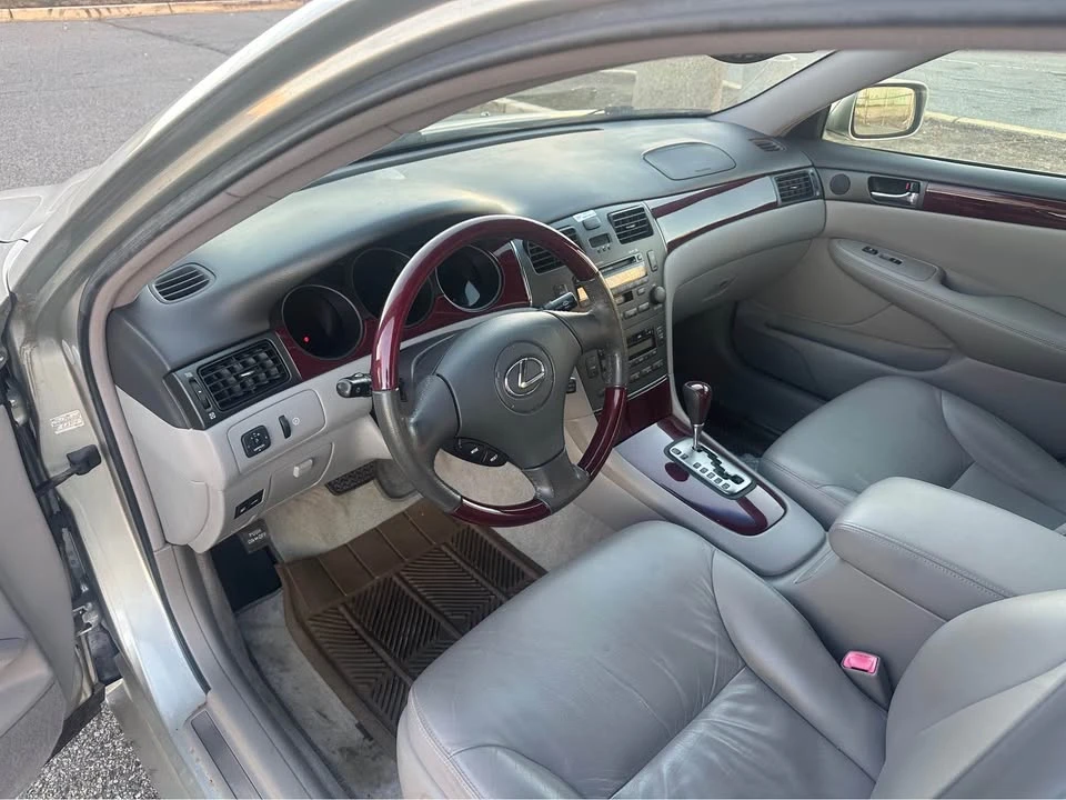 2004 Lexus ES 3rd Gen - Image 6 of 16