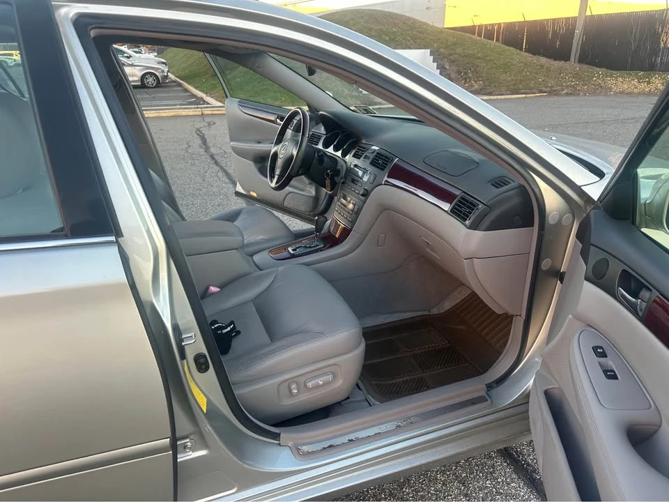 2004 Lexus ES 3rd Gen - Image 7 of 16