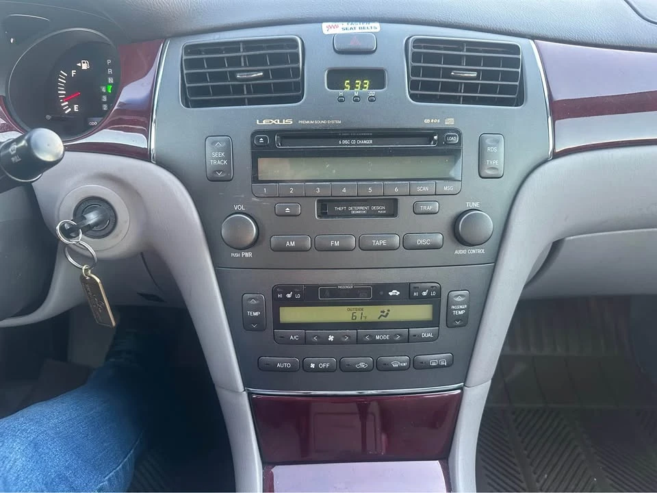 2004 Lexus ES 3rd Gen - Image 13 of 16