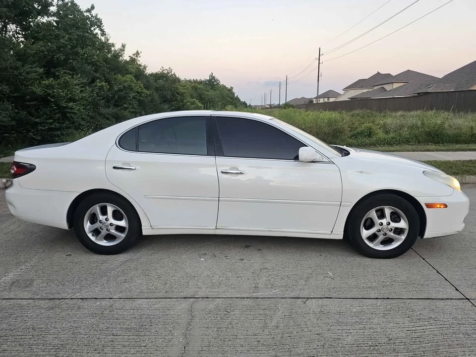 2004 Lexus ES 3rd Gen - Image 2 of 9