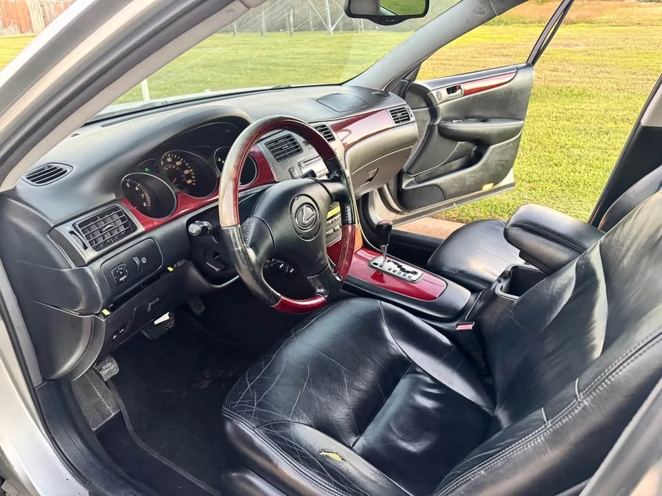2004 Lexus ES 3rd Gen - Image 9 of 10