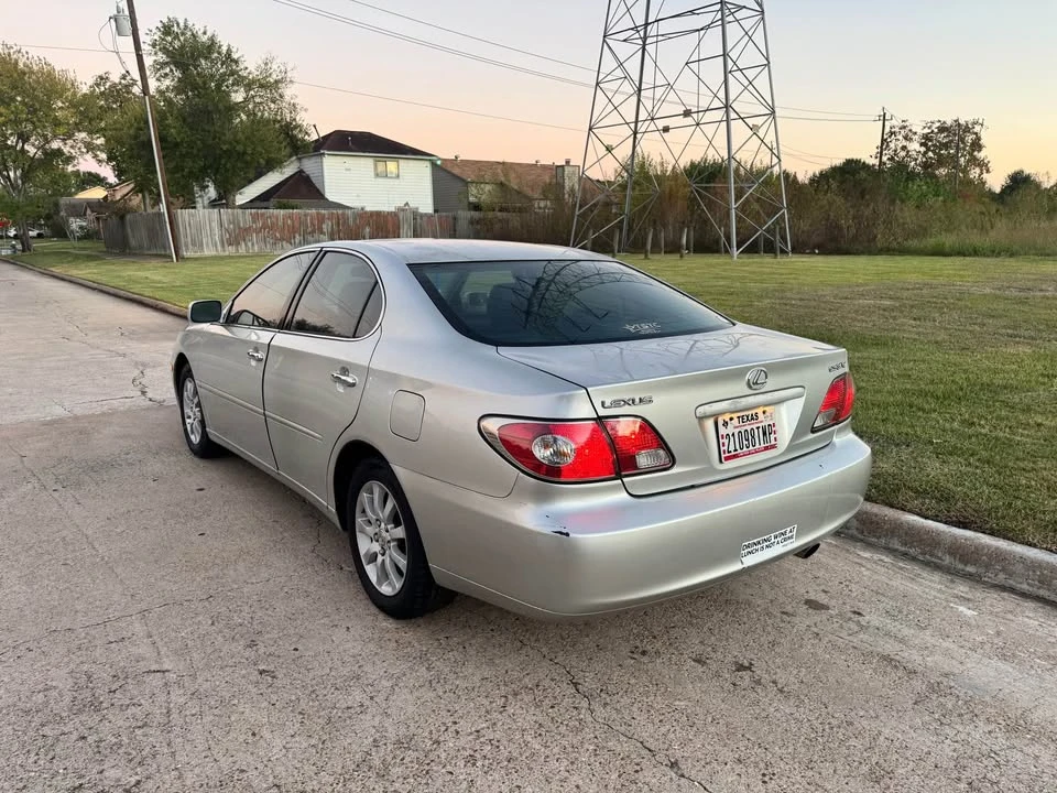 2004 Lexus ES 3rd Gen - Image 5 of 10