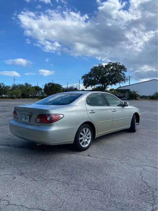 2004 Lexus ES 3rd Gen - Image 3 of 10