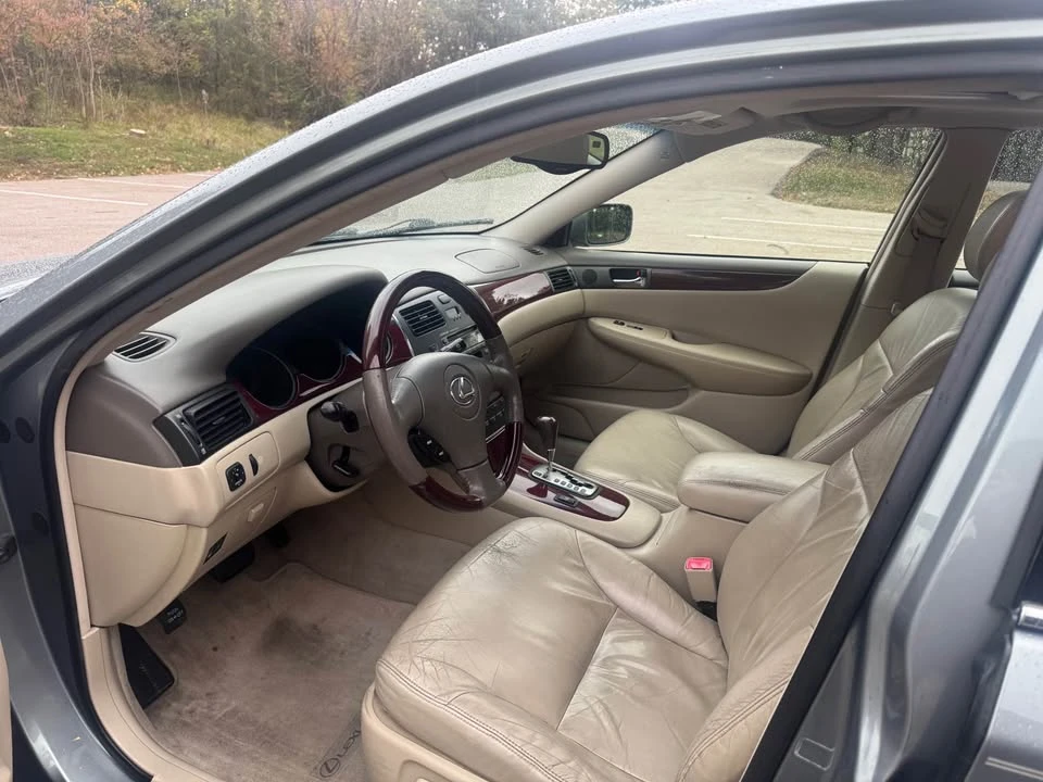 2004 Lexus ES 4th Gen - Image 11 of 20