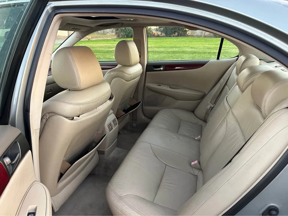 2004 Lexus ES 4th Gen - Image 9 of 14
