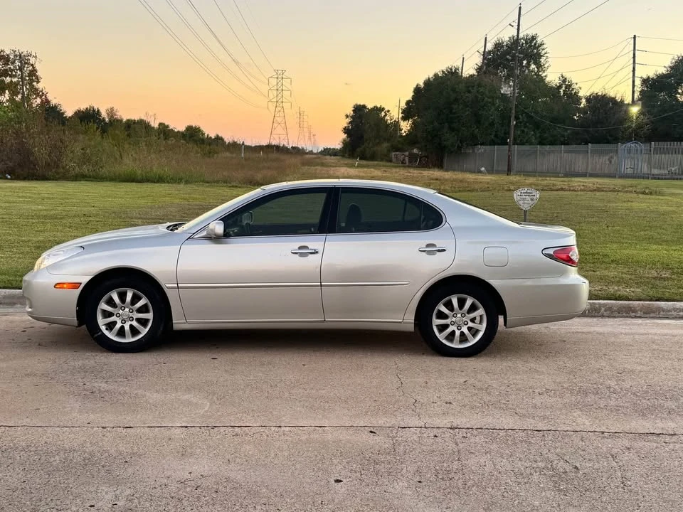 2004 Lexus ES 3rd Gen - Image 3 of 10