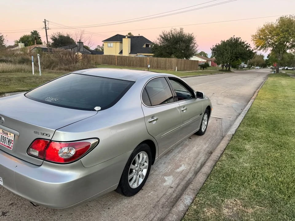 2004 Lexus ES 3rd Gen - Image 6 of 10