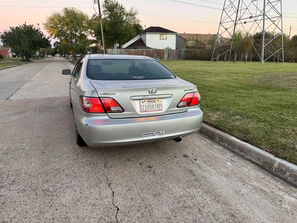 2004 Lexus ES 3rd Gen - Image 4 of 10