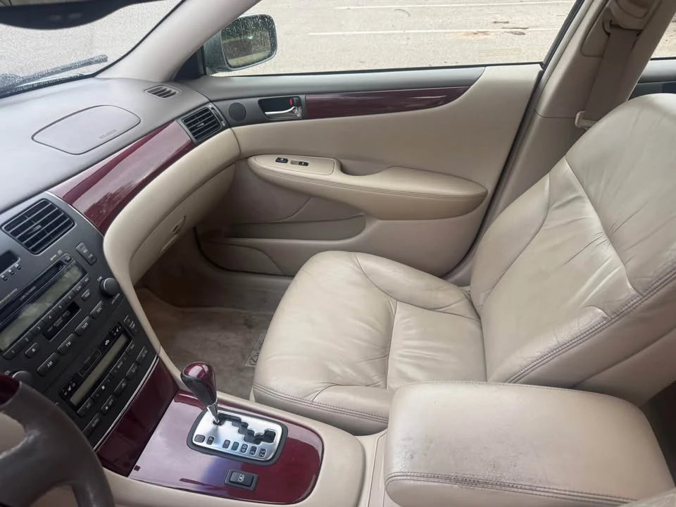 2004 Lexus ES 4th Gen - Image 14 of 20