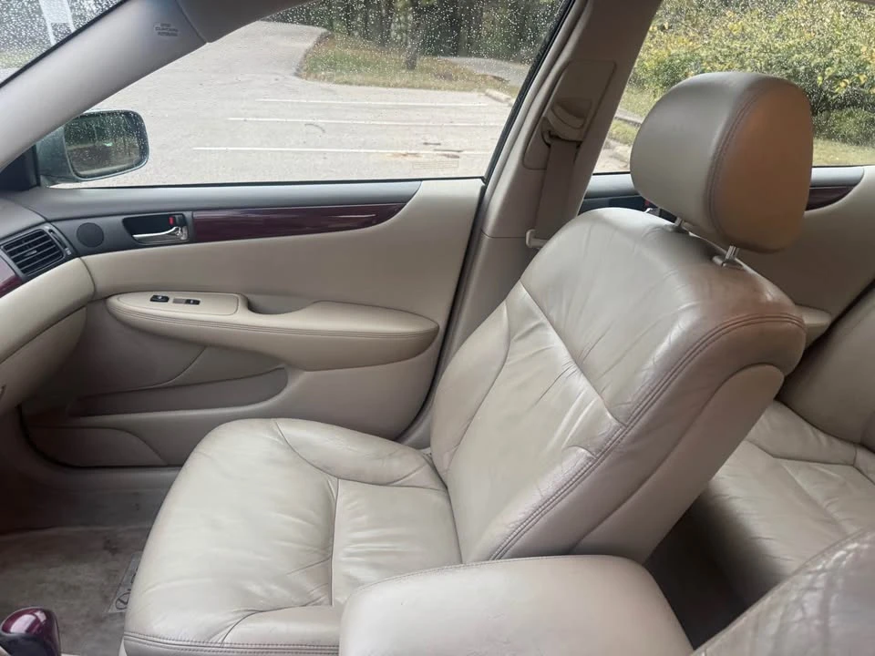 2004 Lexus ES 4th Gen - Image 13 of 20