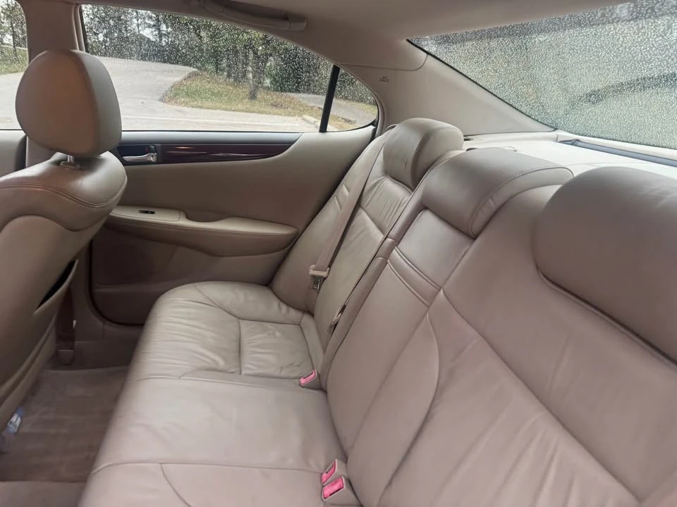 2004 Lexus ES 4th Gen - Image 15 of 20