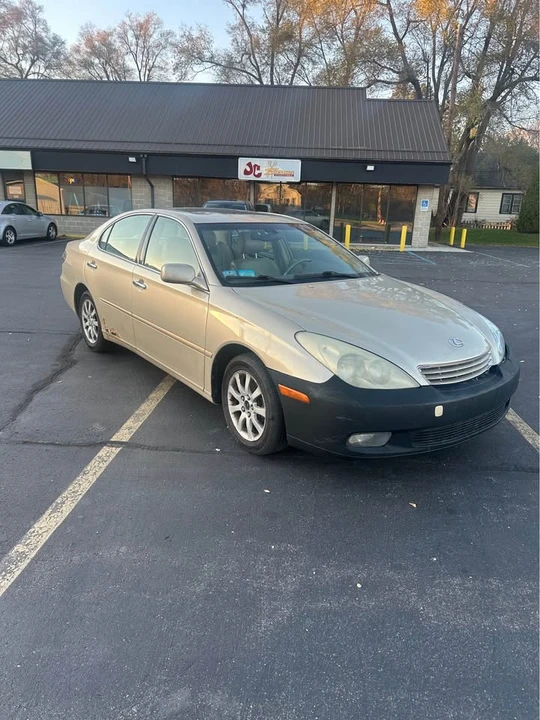 2004 Lexus ES 4th Gen - Image 3 of 16