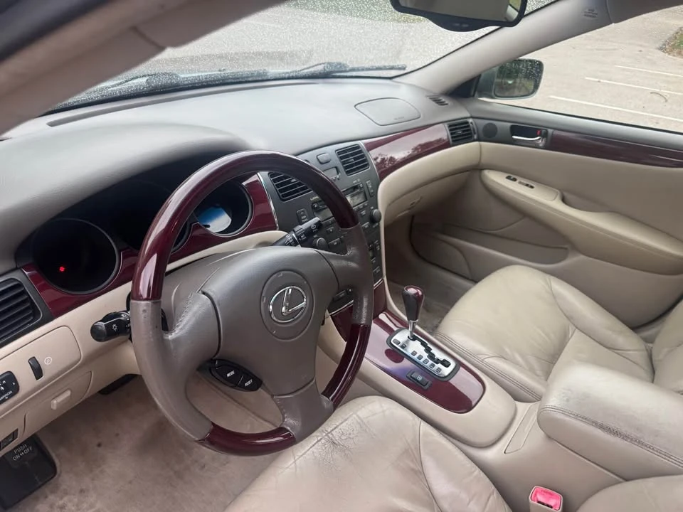2004 Lexus ES 4th Gen - Image 12 of 20
